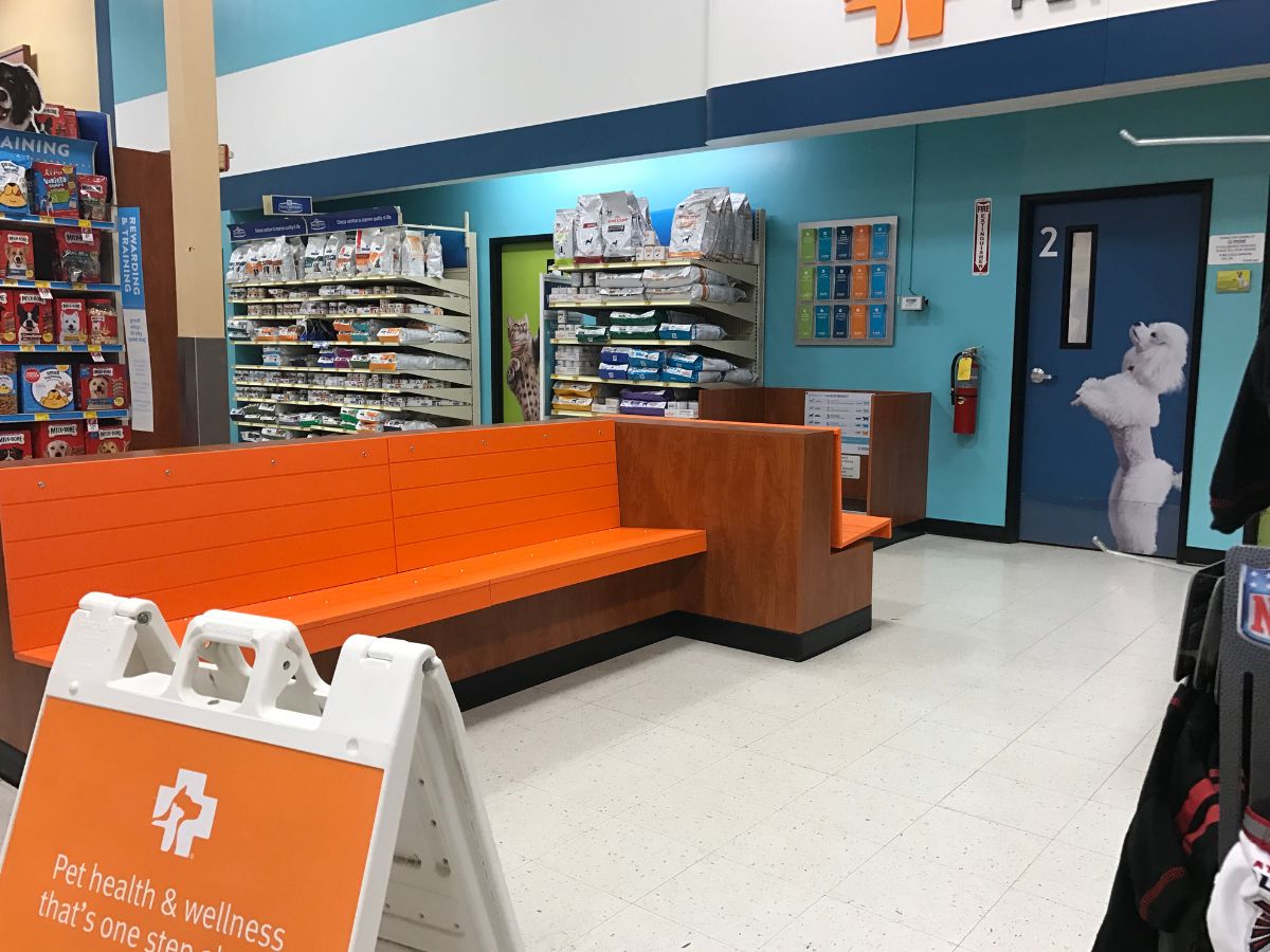 The Banfield Pet Hospital: Roswell lobby