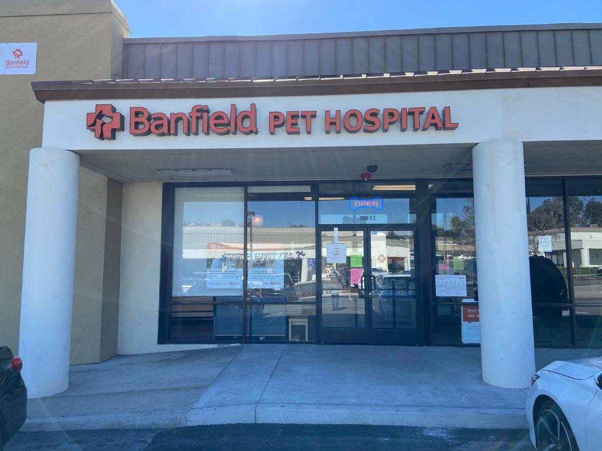 The Yorba Linda Banfield hospital front exterior entrance