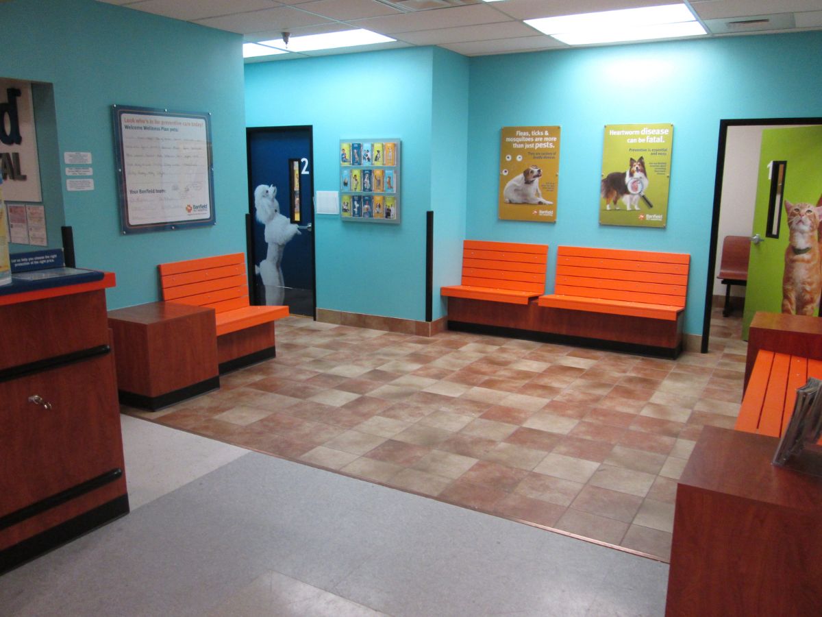 The Glen Burnie Banfield lobby and waiting area