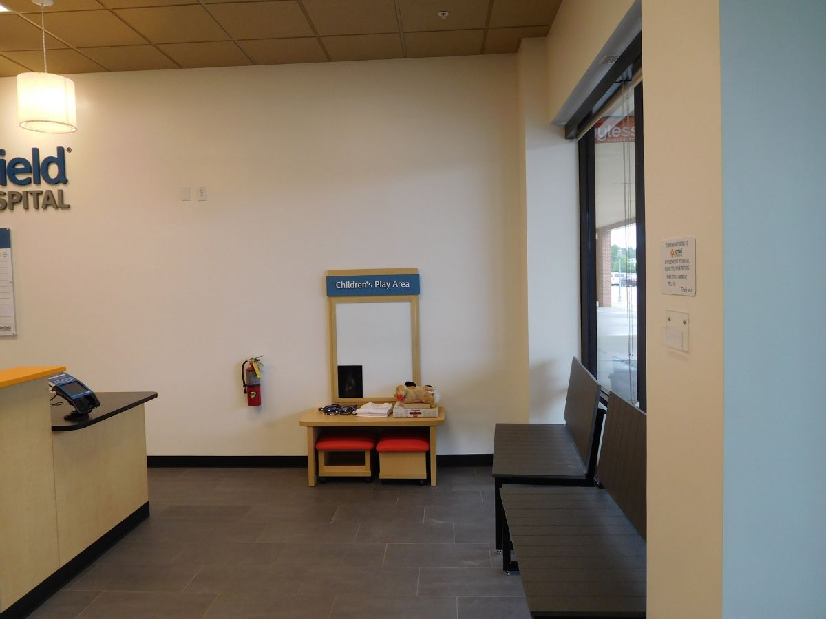 The Glen Burnie Southdale Banfield lobby and children's play area