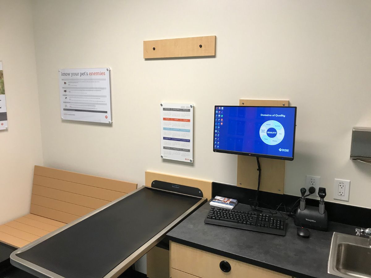 A view of a Washington Square Banfield exam room and folding table