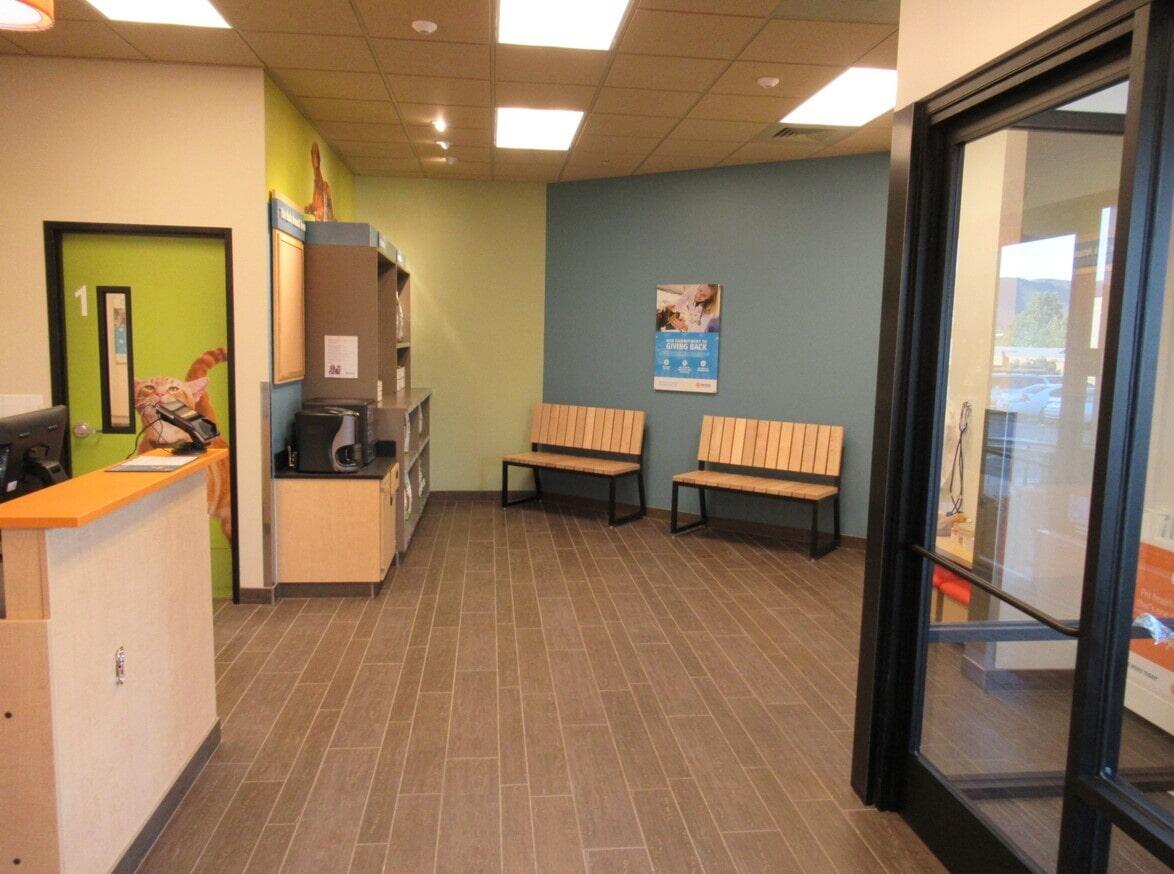 Banfield Pet Hospital: Temecula Town Center lobby