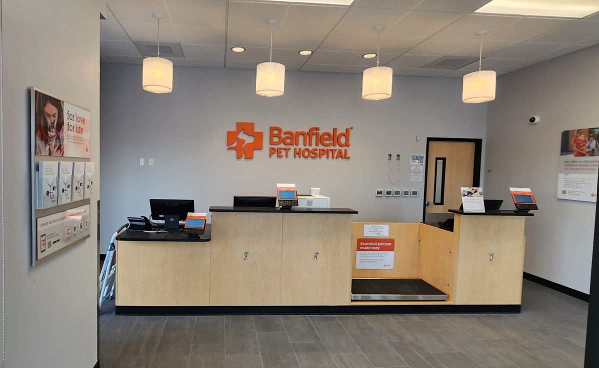 Austin Bluffs front desks and lobby