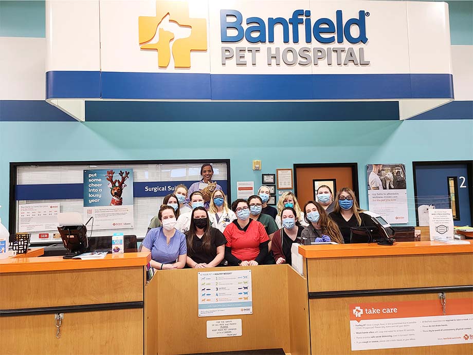 A group of Banfield Associates at the Banfield Pet Hospital