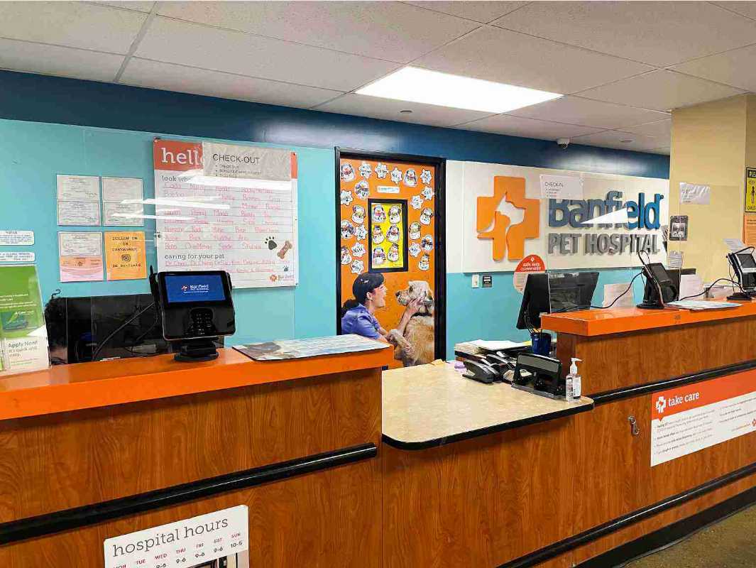 The front desk of the Banfield Pet Hospital